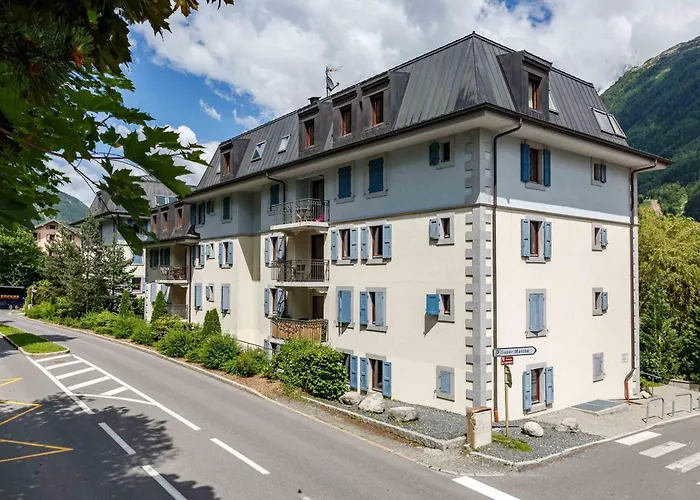 Le Paradis 18b - Year